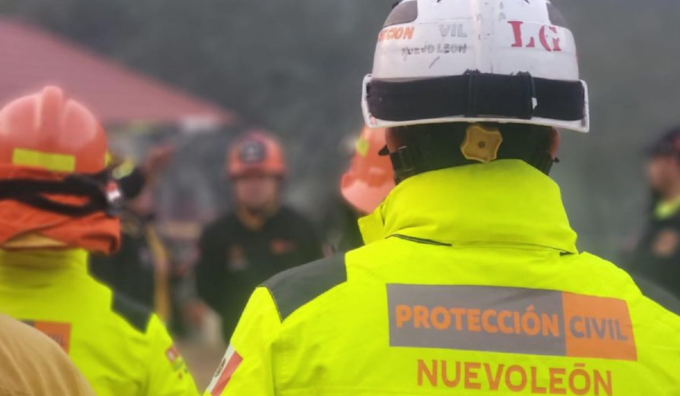 Continuan combatiendo incendio en Sierra de Santiago, NL